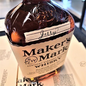 Maker's Mark Whisky label on a whisky bottle with "Jerry" in calligraphy done by Melissa during a live calligraphy event